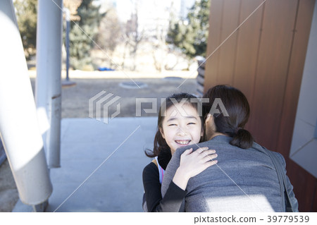 Mother and daughter on their way to school, Mother and daughter on their way to school, 39779539