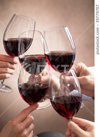 5 people toast! 5 people toast! 39779707
