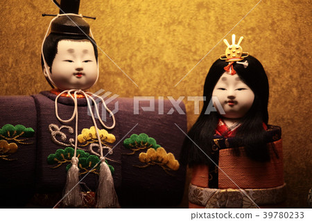 Lady and the inside of the house (baron and girl) 39780233