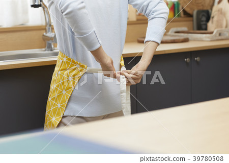 Mother and daughter in the kitchen 39780508
