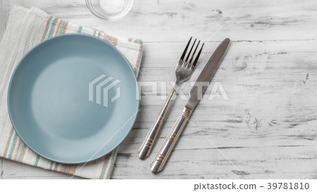 Empty plate on light wooden background 39781810