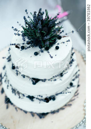 White wedding cake with blackberries, White wedding cake with blackberries, 39781862