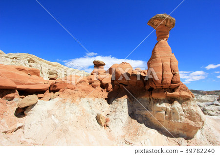 Toadstool Hoodoos, Paria Rimrocks in Grand Toadstool Hoodoos, Paria Rimrocks in Grand 39782240