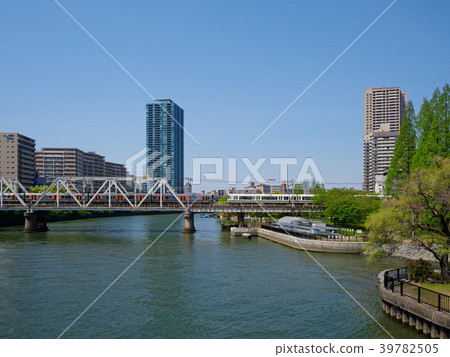 大阪環線Kamoga橋和新車和高速 大阪環線Kamoga橋和新車和高速 39782505