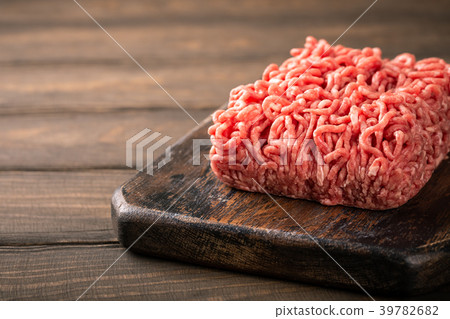 Fresh raw beef minced meat 39782682