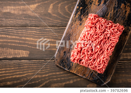 Fresh raw beef minced meat 39782696