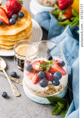 Breakfast with granola, pancakes and berries 39782737