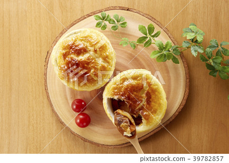 Pot pie (beef stew potpie) Pot pie (beef stew potpie) 39782857