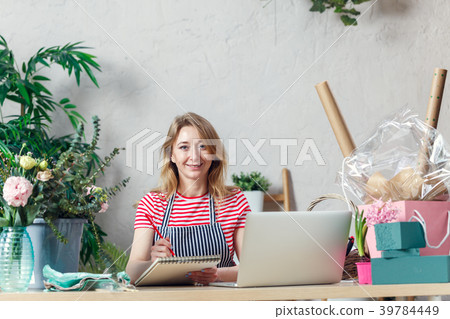 Image of smiling florist woman with notepad at 39784449
