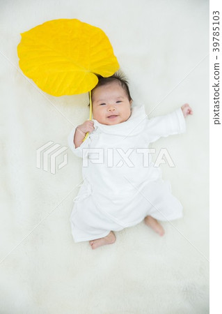有葉子的嬰孩 39785103