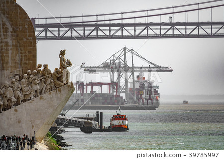 Monumento aos Descobrimentos and 25th april bridge 39785997