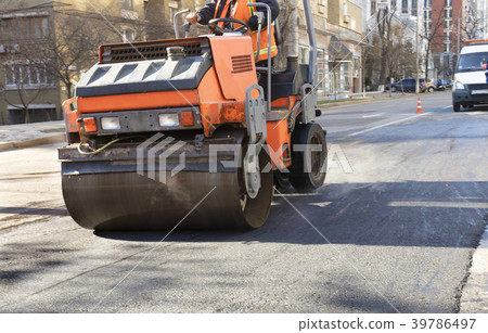 Heavy Vibration roller compactor at asphalt paveme 39786497