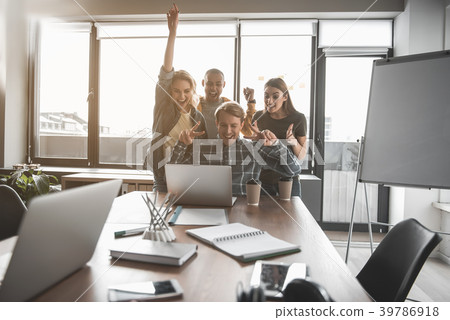 Cofounders making progress in startup project 39786918