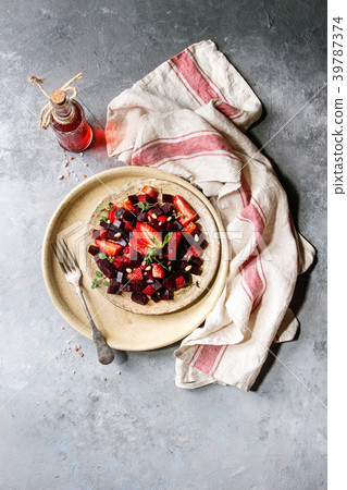 Beetroot and strawberry salad 39787374