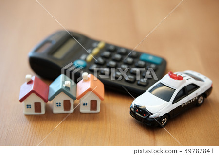 House and police car 39787841