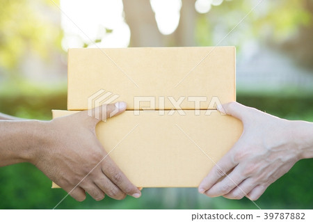 parcel delivery man of a package 39787882