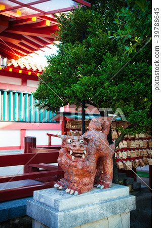 Shisa Okinawan lion statues, used as talisman  39788645