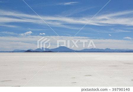 Uyuni salt lake   39790140