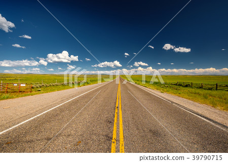 Empty open highway in Wyoming 39790715