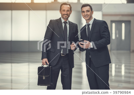 Optimistic colleagues communicating with each Optimistic colleagues communicating with each 39790984