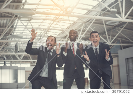 Outgoing male workers gesticulating hands 39791062