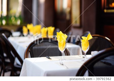 Outdoor cafe on sunny spring day Outdoor cafe on sunny spring day 39791562