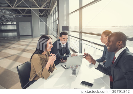 Outgoing comrades chatting at job 39791842