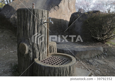 Wooden water fountain 39792352