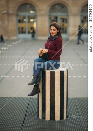 A beautiful girl in burgundy golf with a gray 39793490