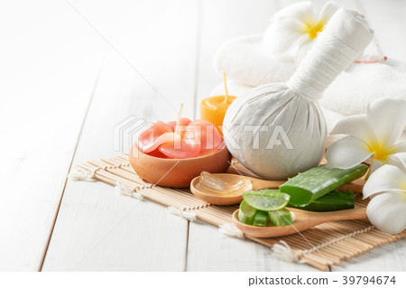 Herbal Compress and Aloe vera with candle Herbal Compress and Aloe vera with candle 39794674
