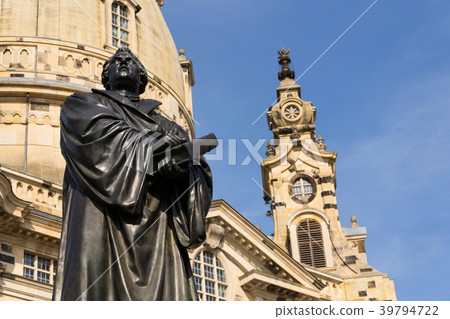Martin Luther in front of Frauenkirche, Dresden 39794722