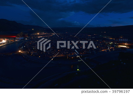 西藏東部，Achengal Gompa 39796197