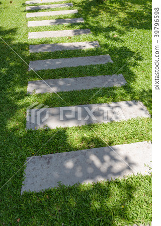Square block walk way in garden 39796598