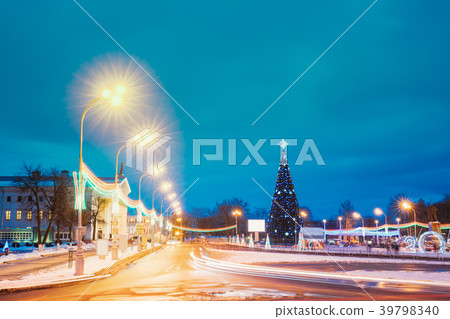Christmas Tree And Festive Illumination On Lenin 39798340