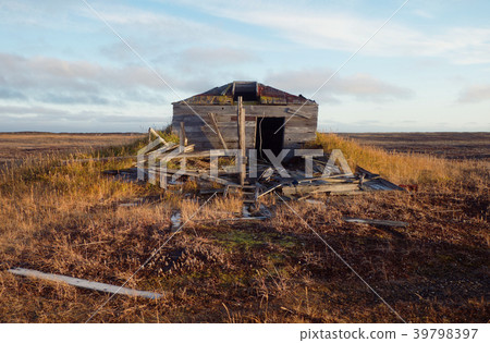 Old Point · Hope's Abandoned House, Point · Hope, Alaska, USA Old Point · Hope's Abandoned House, Point · Hope, Alaska, USA 39798397