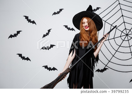 Halloween Witch Concept - Portrait of beautiful 39799235