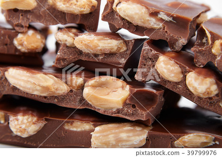 pieces of chocolate with nuts, close-up delicacy pieces of chocolate with nuts, close-up delicacy 39799976