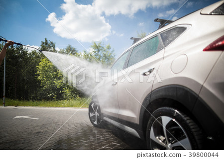 Manual car wash with pressurized water. Manual car wash with pressurized water. 39800044