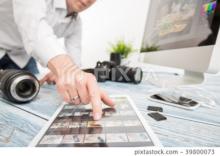 Photographers computer with photo edit programs. Photographers computer with photo edit programs. 39800073