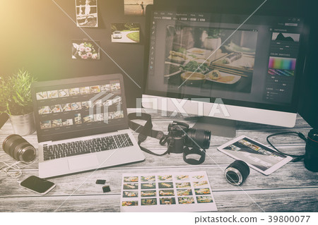Photographers computer with photo edit programs. Photographers computer with photo edit programs. 39800077