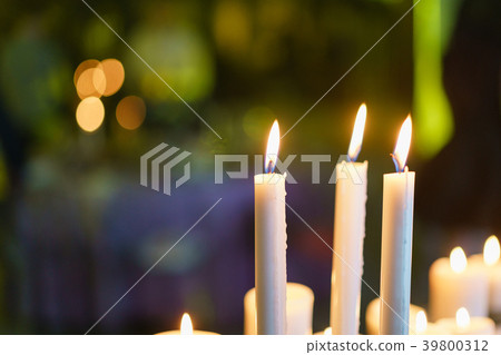 Burning candle. White candles on glass Burning candle. White candles on glass 39800312