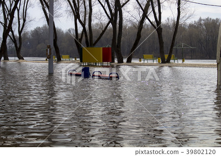 The river spilled from its banks. Water flooded. The river spilled from its banks. Water flooded. 39802120