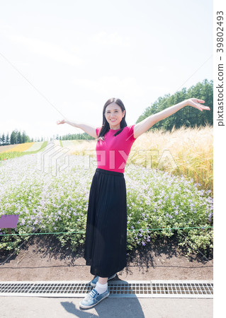 woman with beautiful landscape 39802493