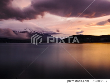 Mount Fuji and sunset 39803397