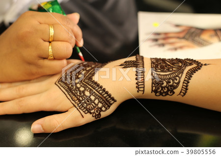 Henna Tattoo 39805556