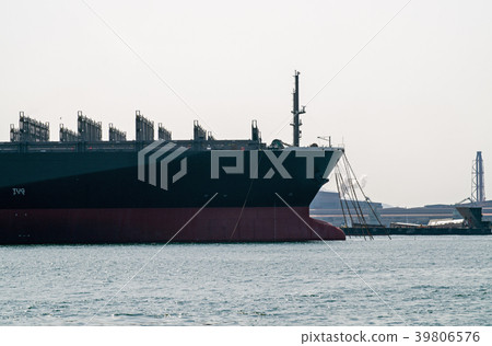 Bow of ship under construction Bow of ship under construction 39806576