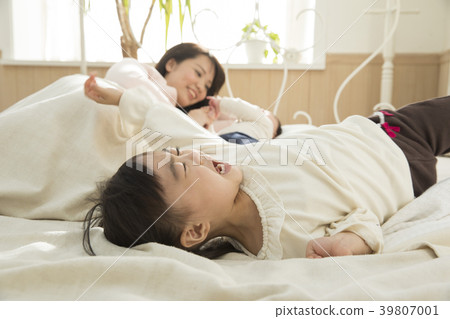 Parent and child of bedroom 39807001