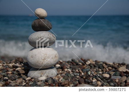Stones on the seashore 39807271