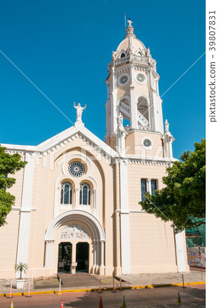 Facade of the San Francisco Church  in old town   Facade of the San Francisco Church  in old town   39807831