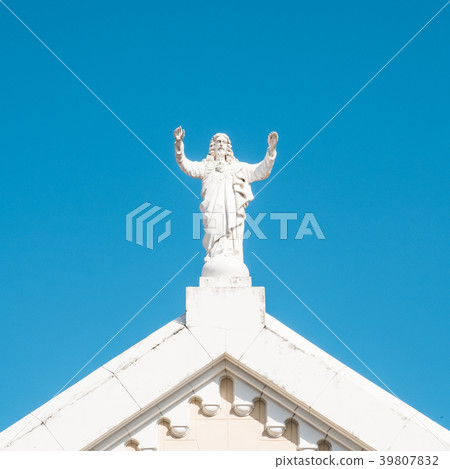 Jesus hrist sculpture on church roof  Jesus statue Jesus hrist sculpture on church roof  Jesus statue 39807832